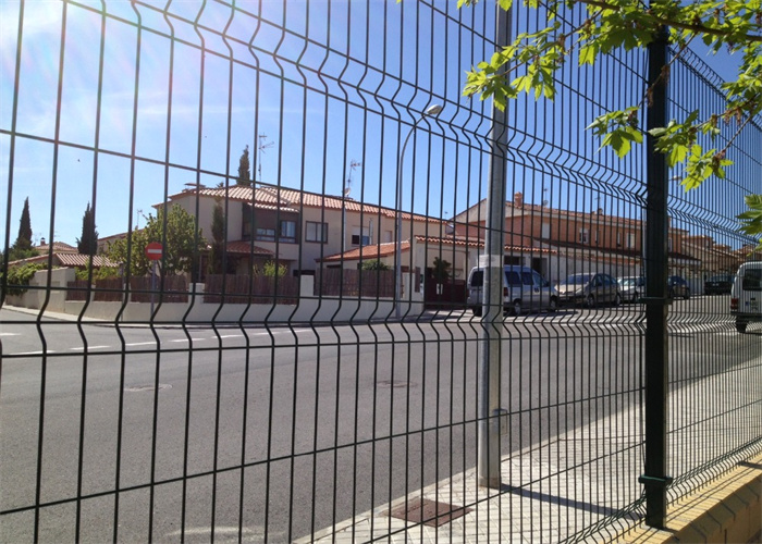 Galvanized and PVC Coated Welded Wire Mesh Fence Nylofor 3D Security Fence